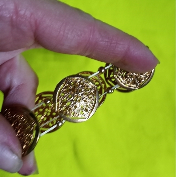 Goldtone stretch beaded filigree bracelet - Picture 4 of 5